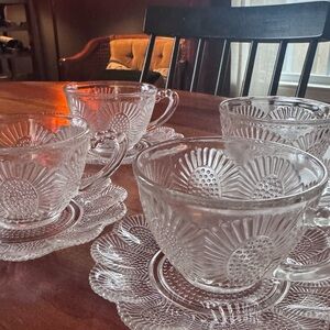 *VINTAGE* Elegant Clear Glass Tea Cup and Saucer Set of 4